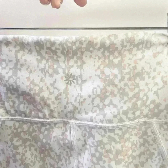 Athleta salutation stash snakeskin print leggings - Picture 3 of 6